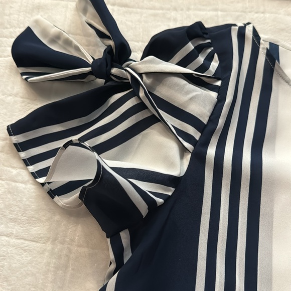 Banana Republic Blue & White Blouse - Picture 4 of 5